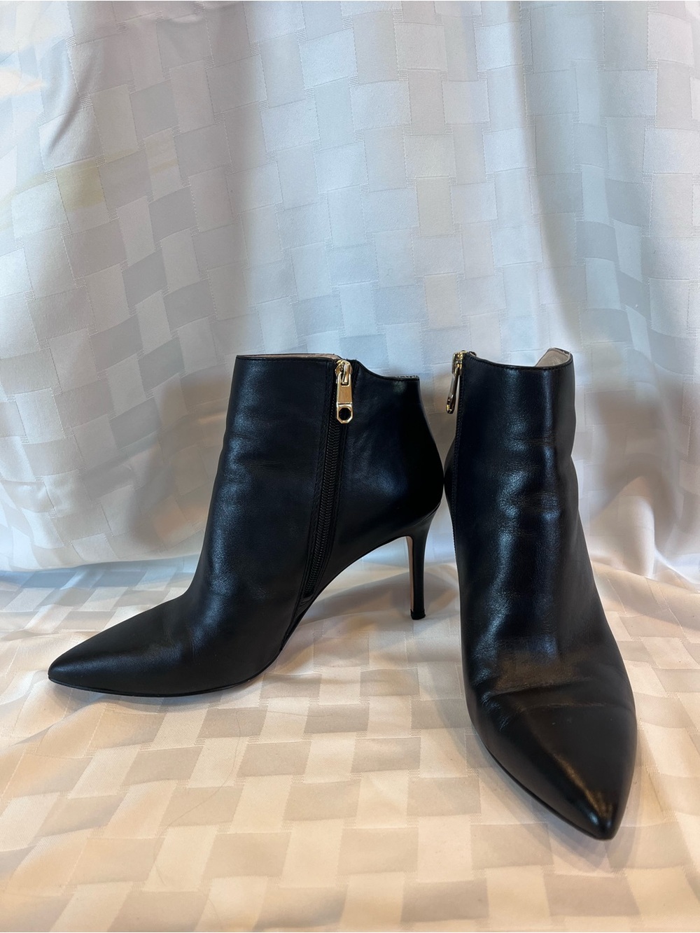 Louise et Cie Black Leather Pointed-Toe Ankle Boots with Side Zip women size 9